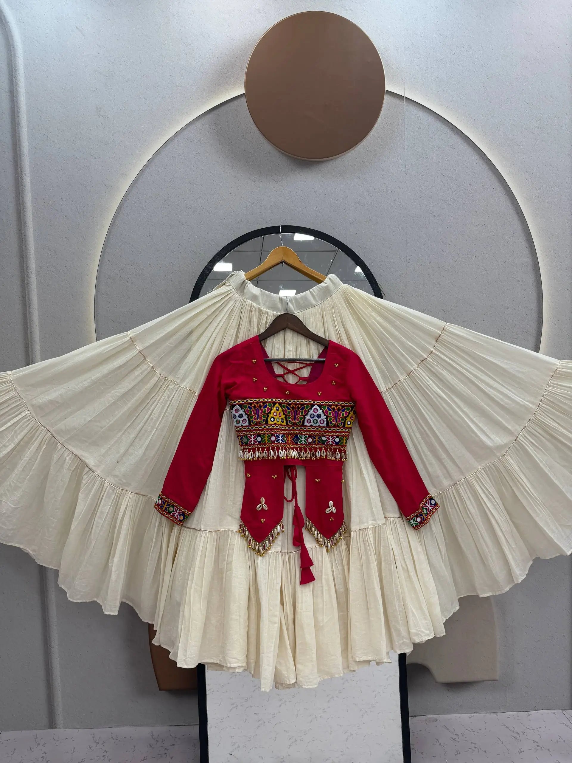 Kodi Gamthi Handwork Lehenga Set