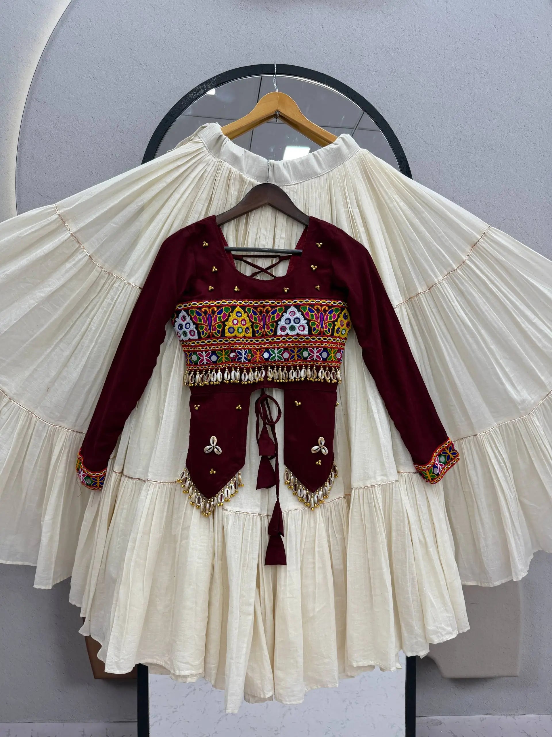 Kodi Gamthi Handwork Lehenga Set