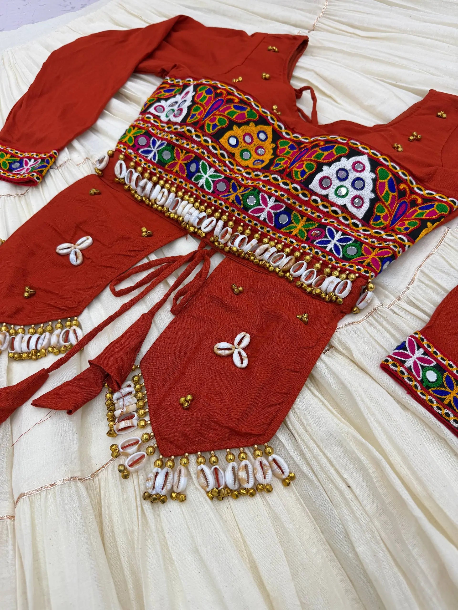 Kodi Gamthi Handwork Lehenga Set