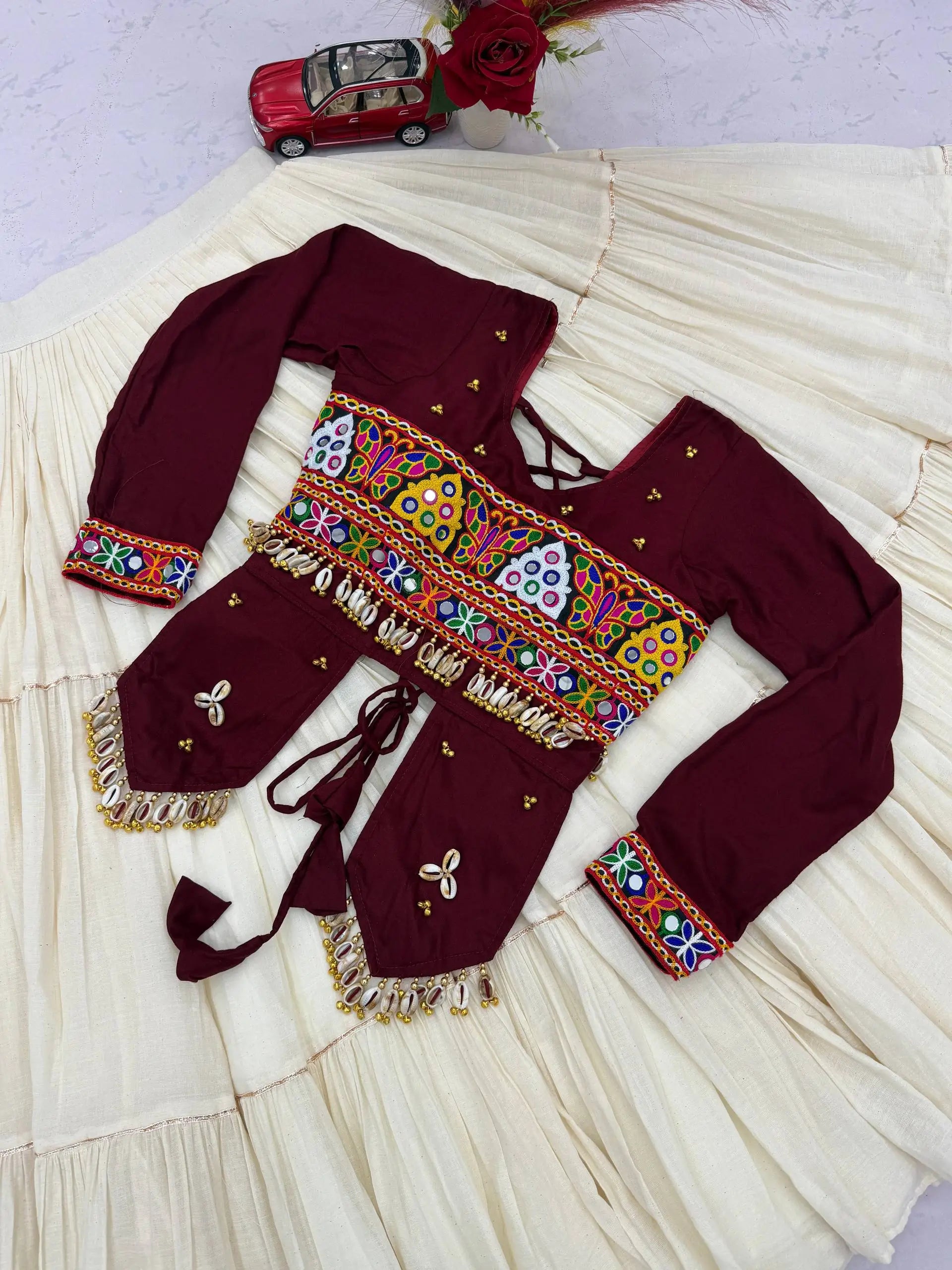 Kodi Gamthi Handwork Lehenga Set