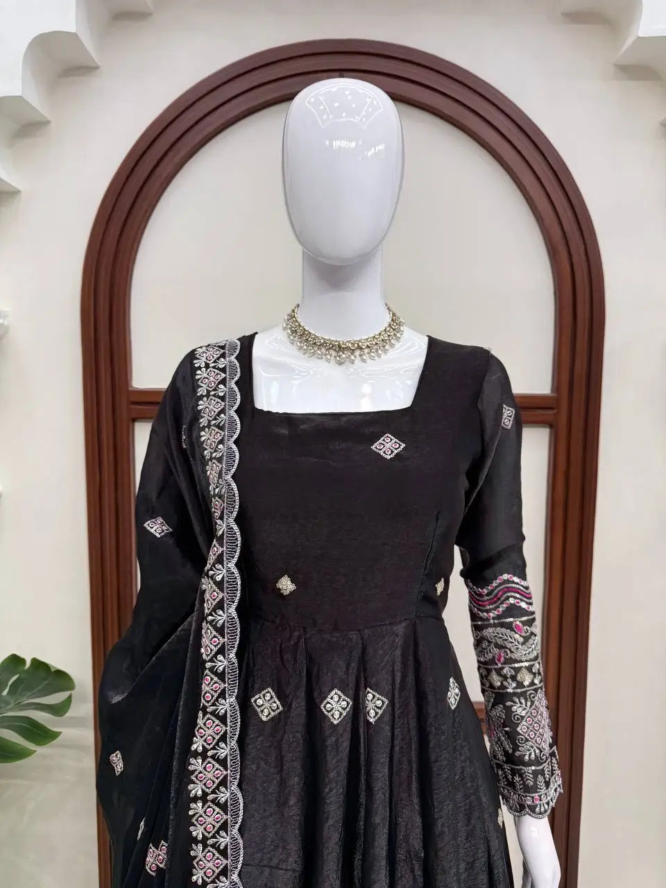 Midnight Scallop Border Anarkali