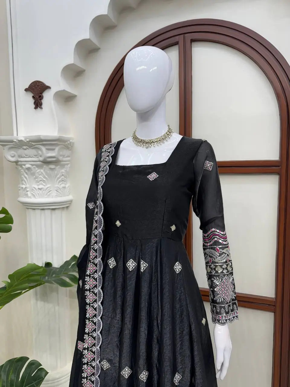 Midnight Scallop Border Anarkali