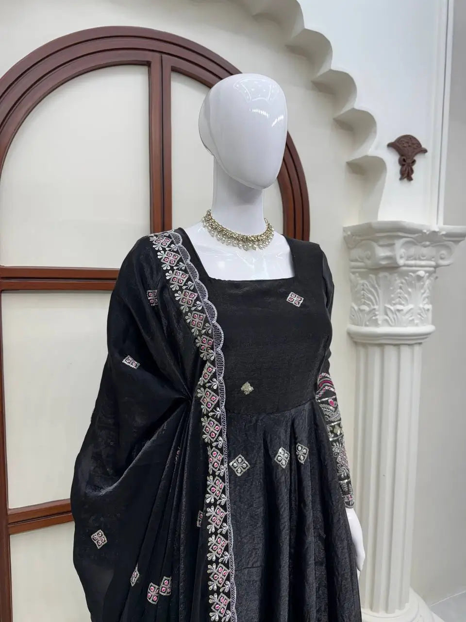 Midnight Scallop Border Anarkali