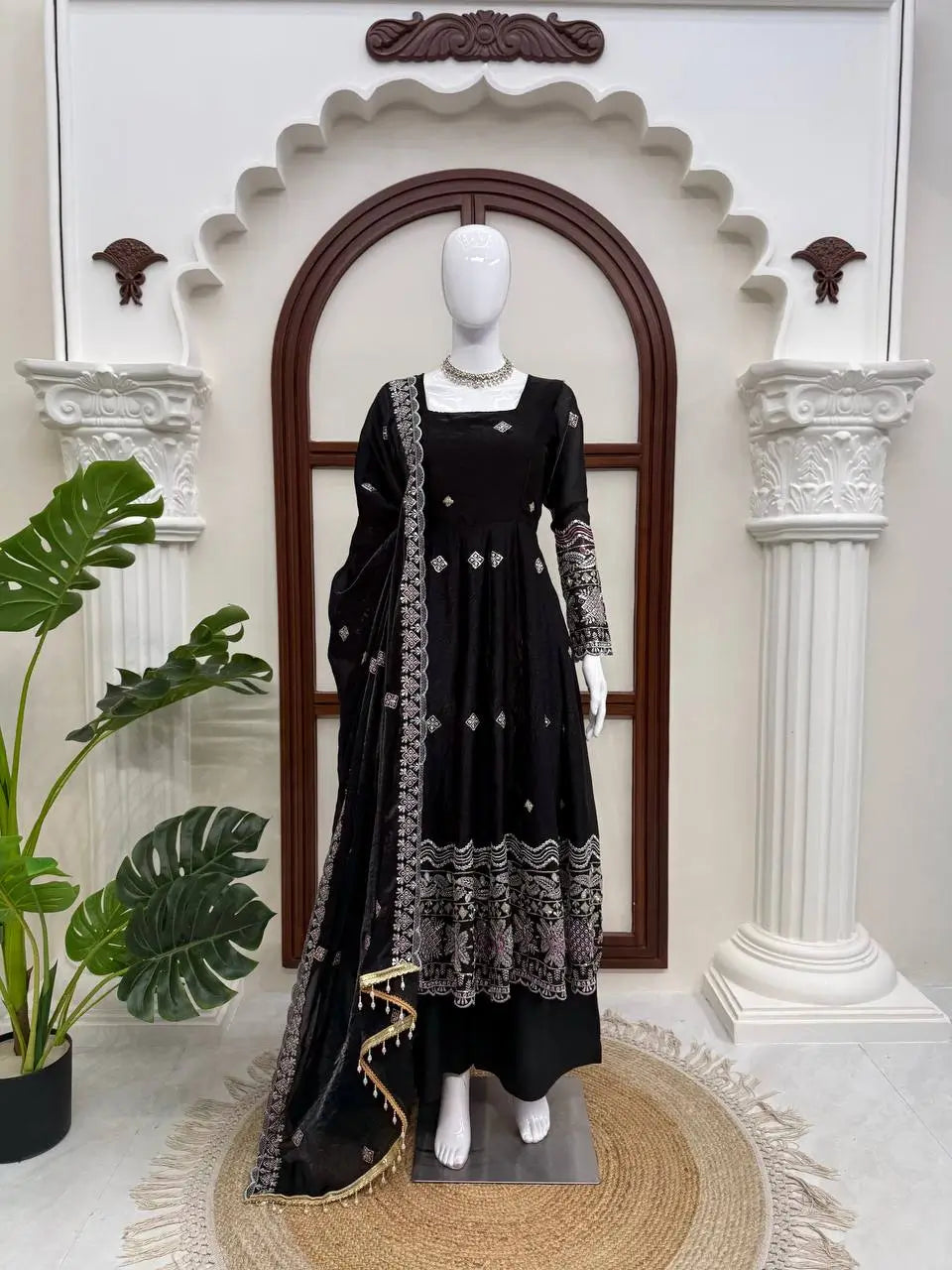 Midnight Scallop Border Anarkali
