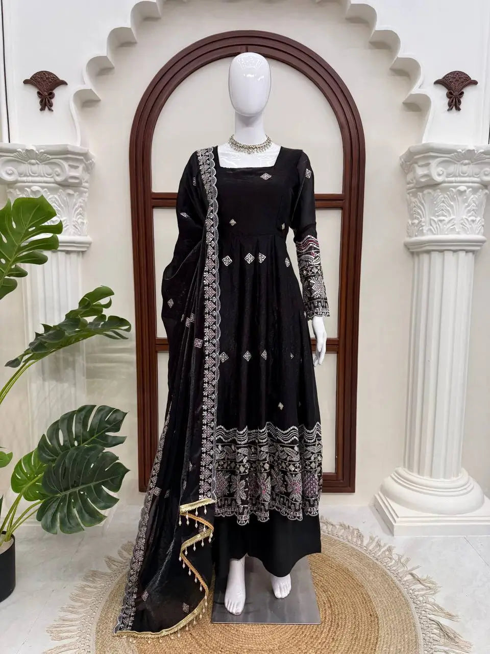 Midnight Scallop Border Anarkali