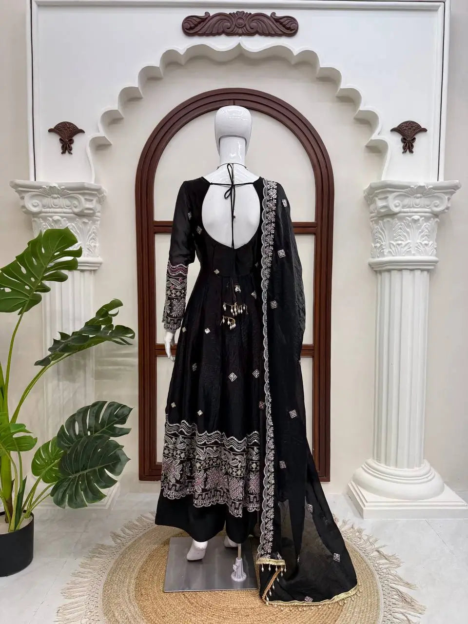 Midnight Scallop Border Anarkali