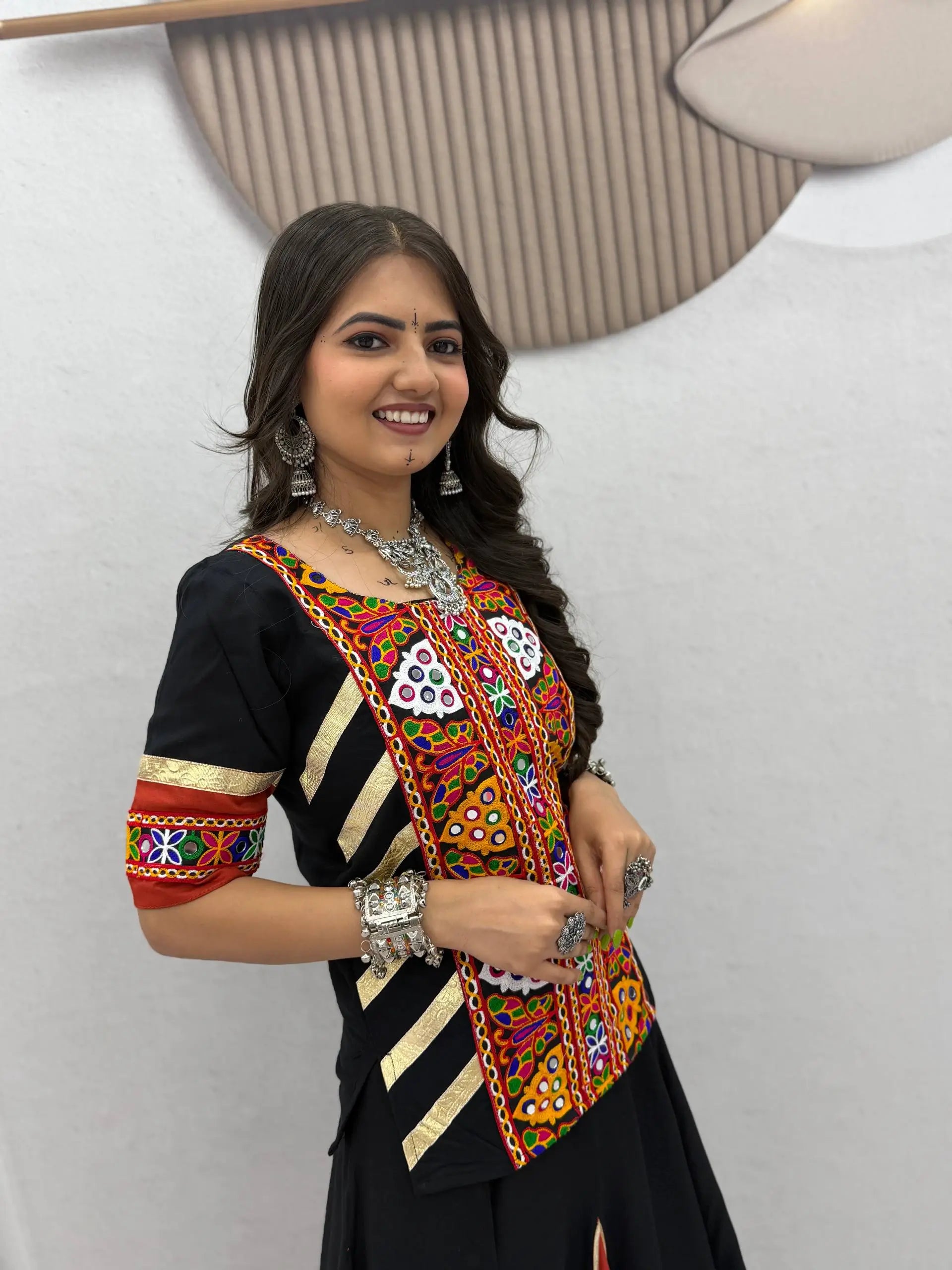 Onyx Kutchi Kediyu Lehenga