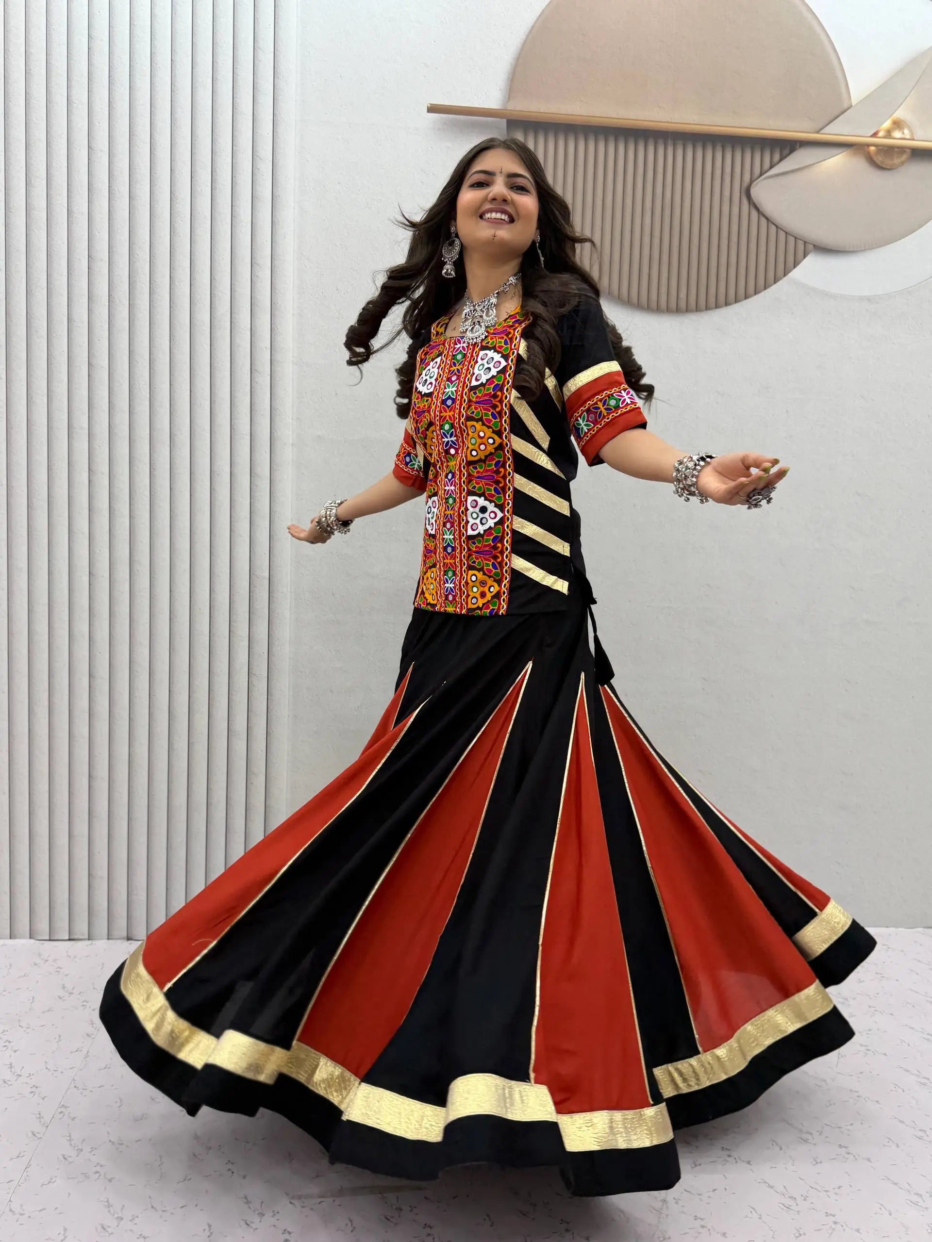 Onyx Kutchi Kediyu Lehenga