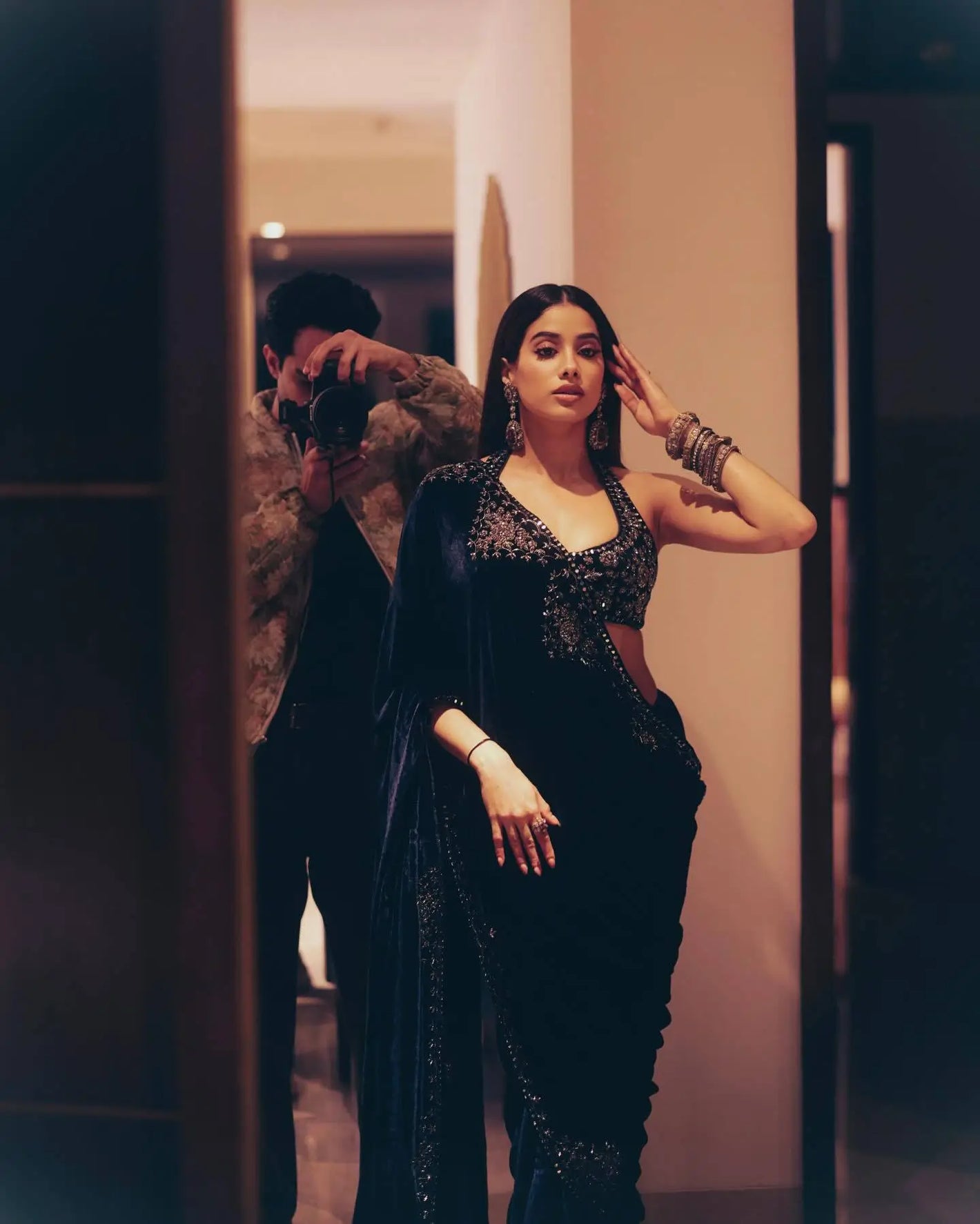 Pure 9000 Velvet Embroidered Border Saree with Velvet Blouse Piece | Wedding Party Wear