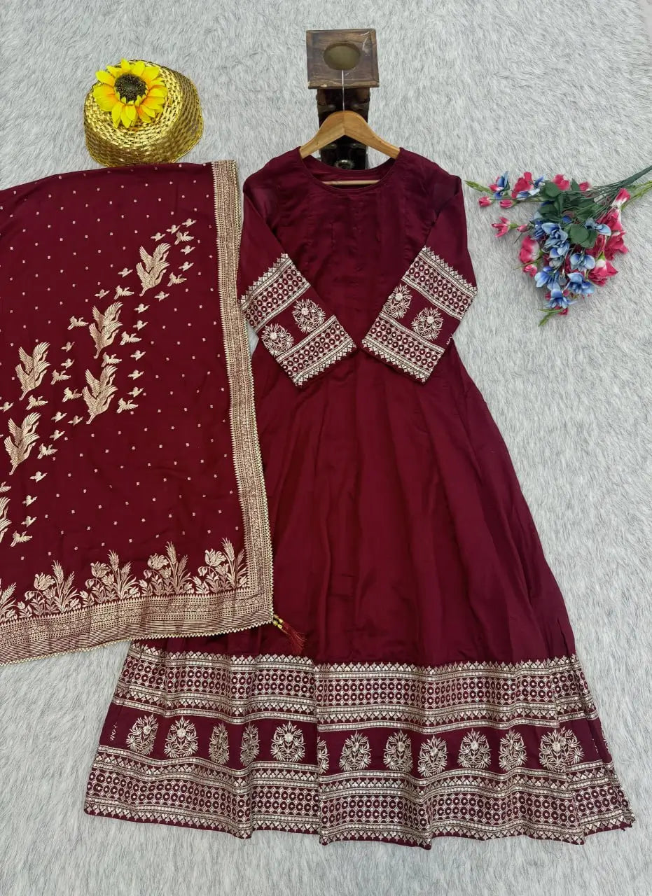 Royal Grace Anarkali Gown Set for Festive and Wedding Wear