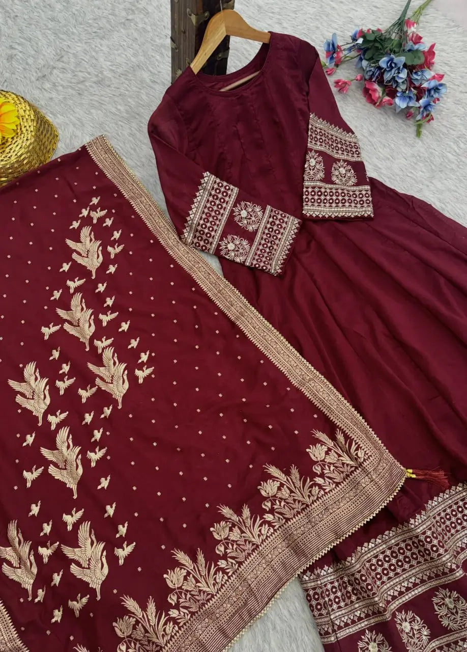 Royal Grace Anarkali Gown Set for Festive and Wedding Wear