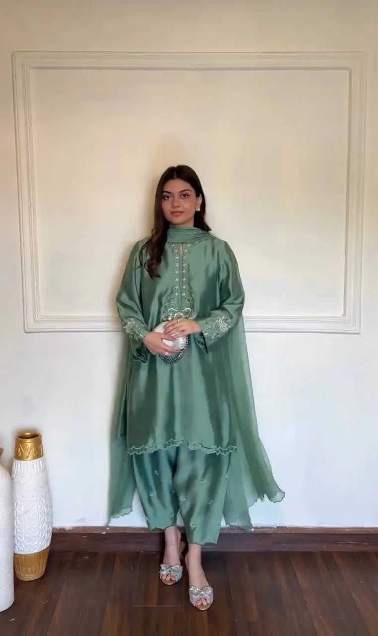 Sapphire Lotus American Silk Farshi Set