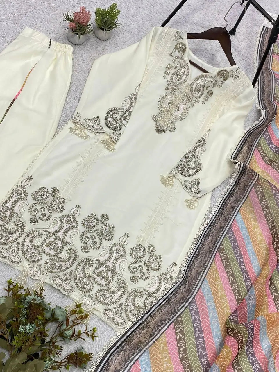 Sequin Paisley Scalloped Kurti Set