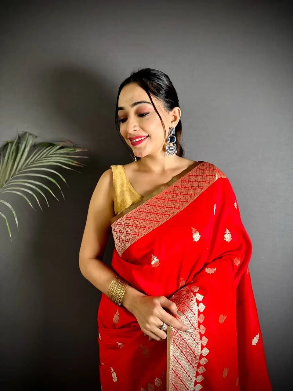 Soft Silk Saree with Rich Zari Border and Woven Pallu