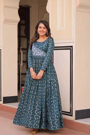 Staple Jacquard Weaving Work Gown | Position Print Choli | Rama & Wine | 3 Mtr Flair
