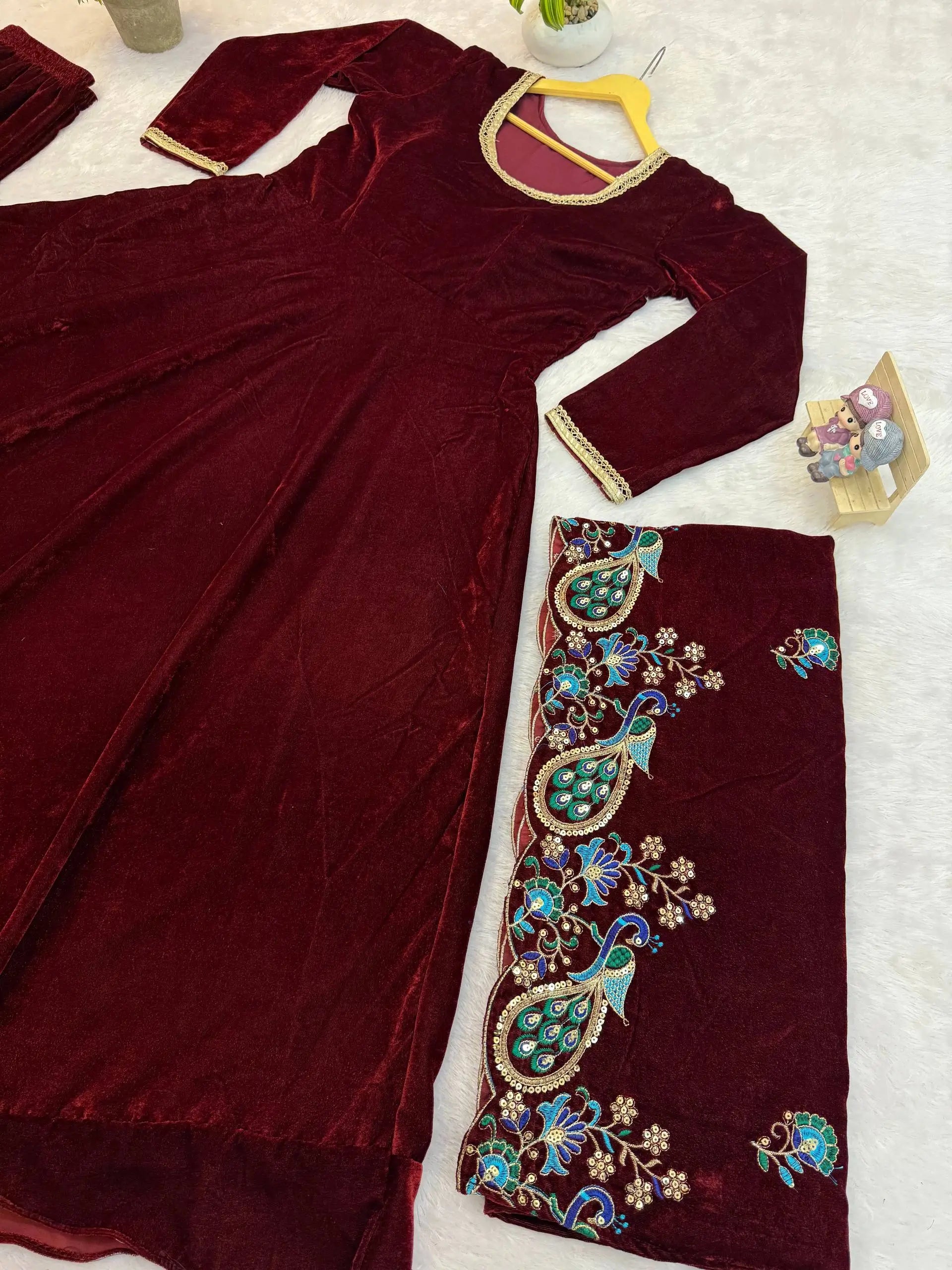 Velvet Kurta Pant Set With Embroidered Dupatta