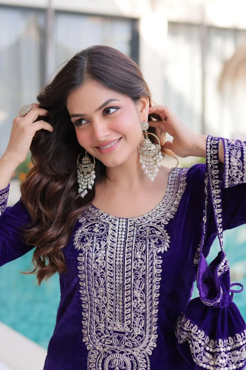 Velvet Zari Embroidered Kurta Pant Set With Batwa