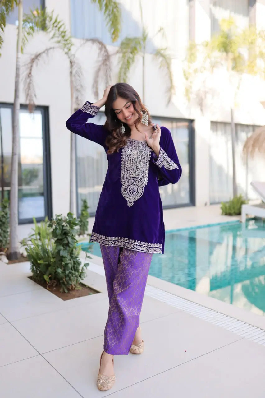 Velvet Zari Embroidered Kurta Pant Set With Batwa