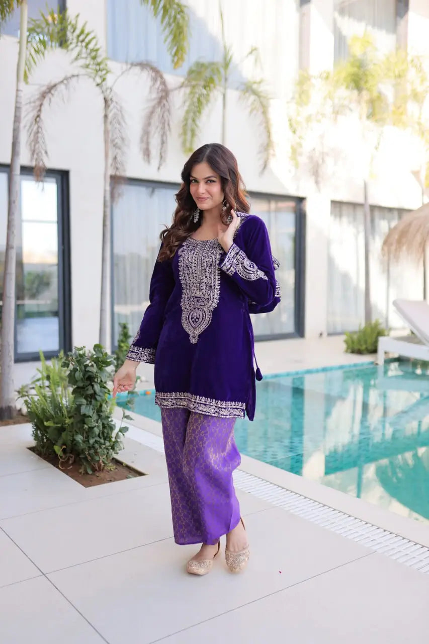 Velvet Zari Embroidered Kurta Pant Set With Batwa
