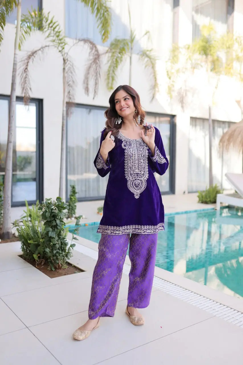 Velvet Zari Embroidered Kurta Pant Set With Batwa