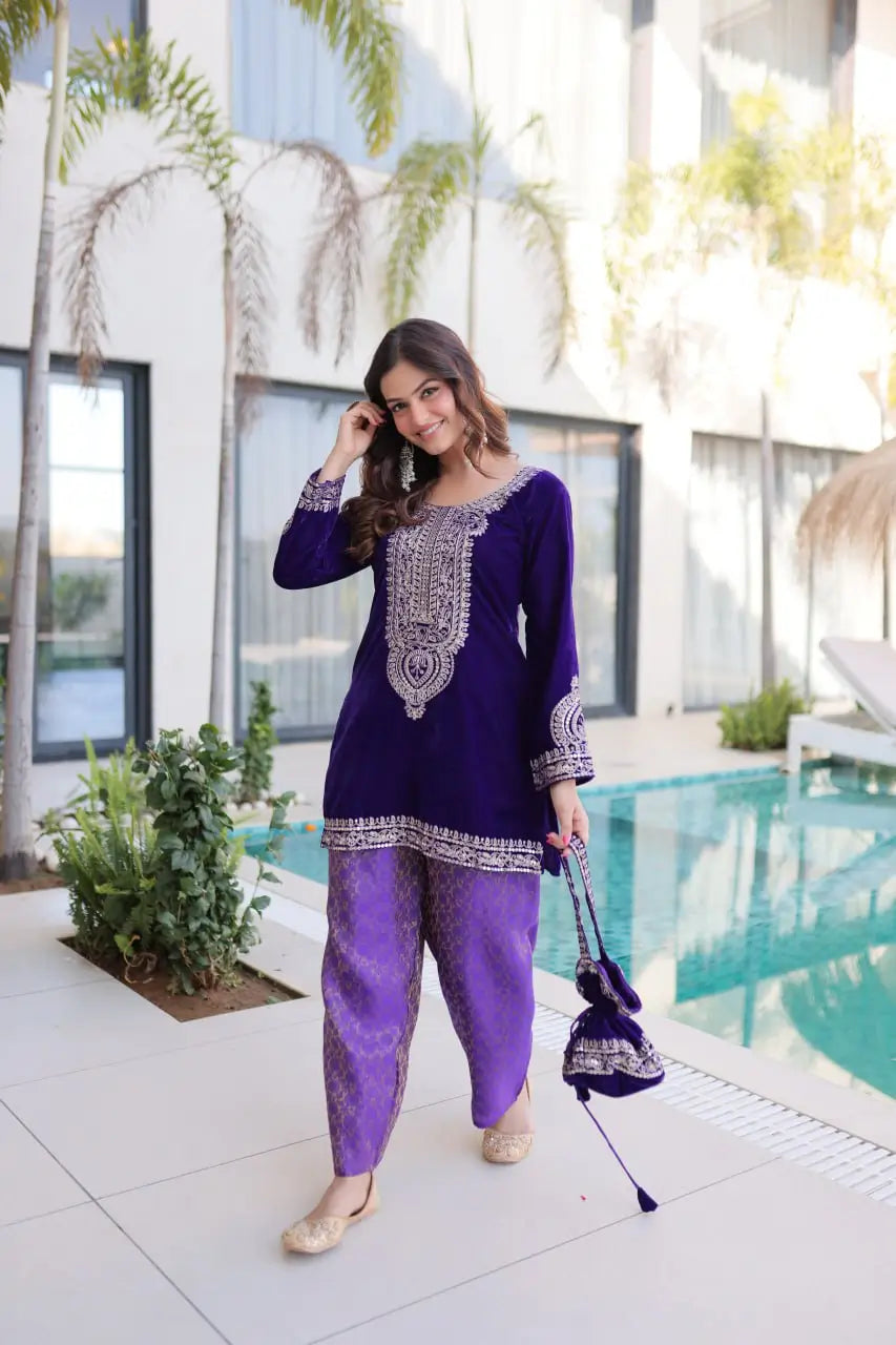 Velvet Zari Embroidered Kurta Pant Set With Batwa