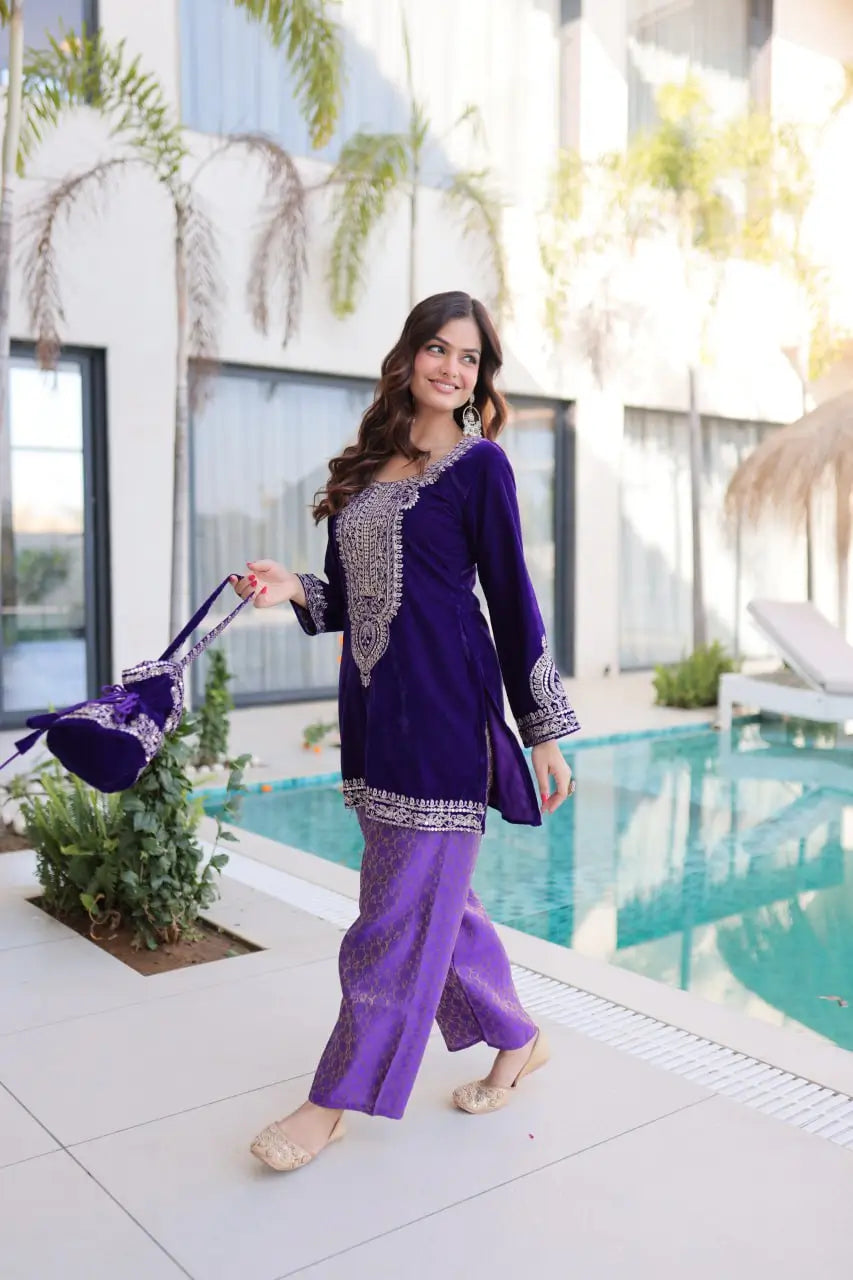 Velvet Zari Embroidered Kurta Pant Set With Batwa