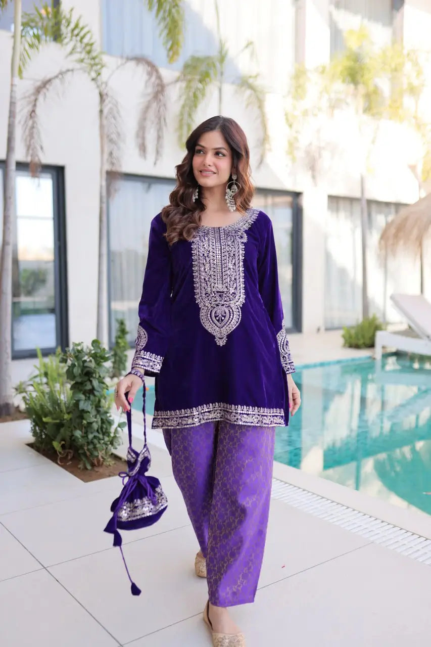 Velvet Zari Embroidered Kurta Pant Set With Batwa