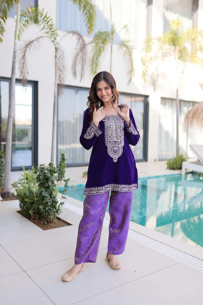 Velvet Zari Embroidered Kurta Pant Set With Batwa