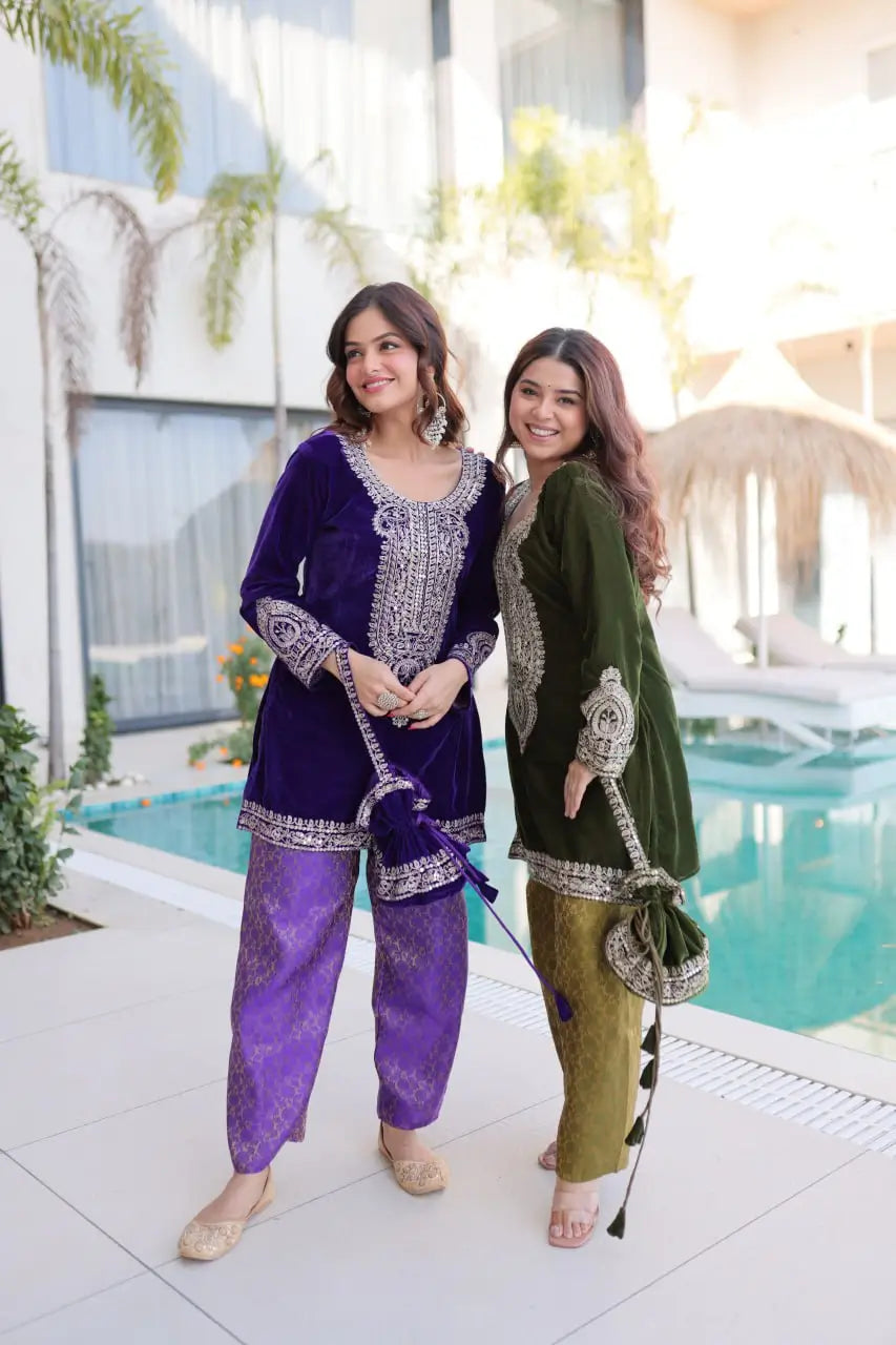 Velvet Zari Embroidered Kurta Pant Set With Batwa