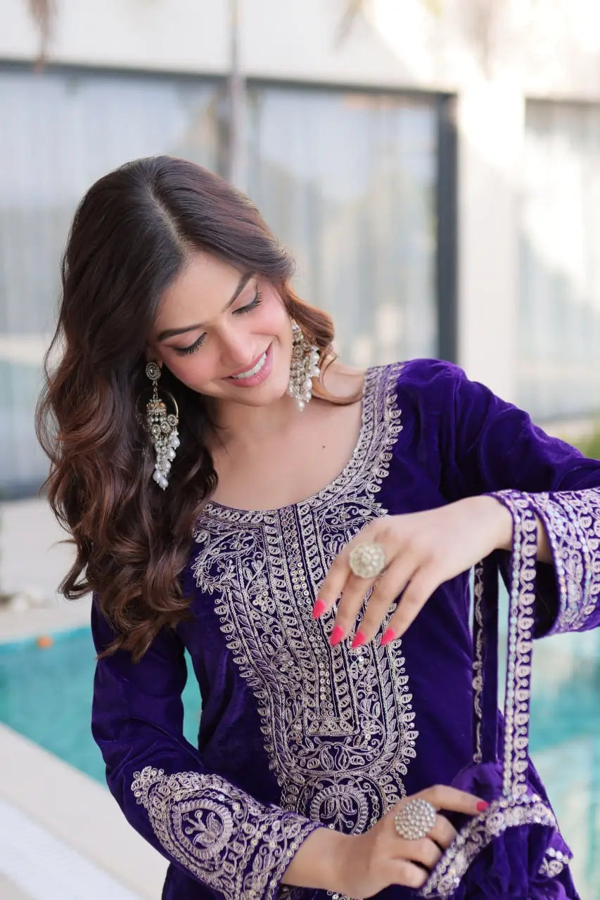 Velvet Zari Embroidered Kurta Pant Set With Batwa