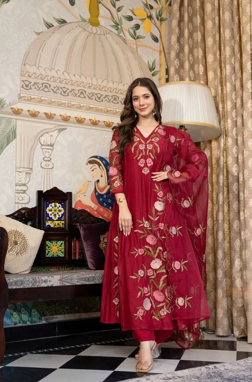 Viscose Chanderi Embroidered Kurti Set